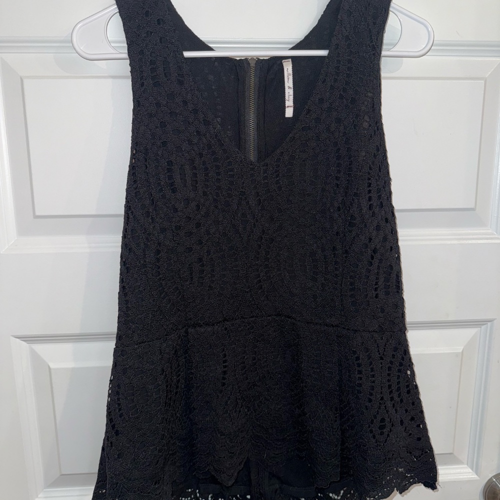 Willow & Clay Black Lace Peplum Tank Top Size Medium - Picture 2 of 8
